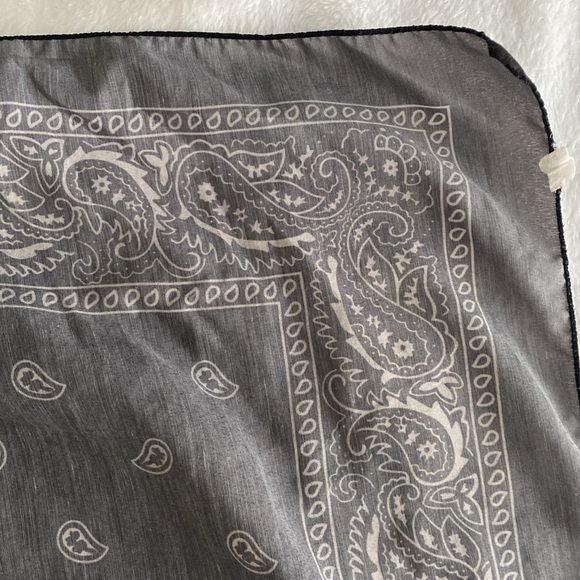 Dark brown paisley kerchief / bandana - Picture 13 of 17